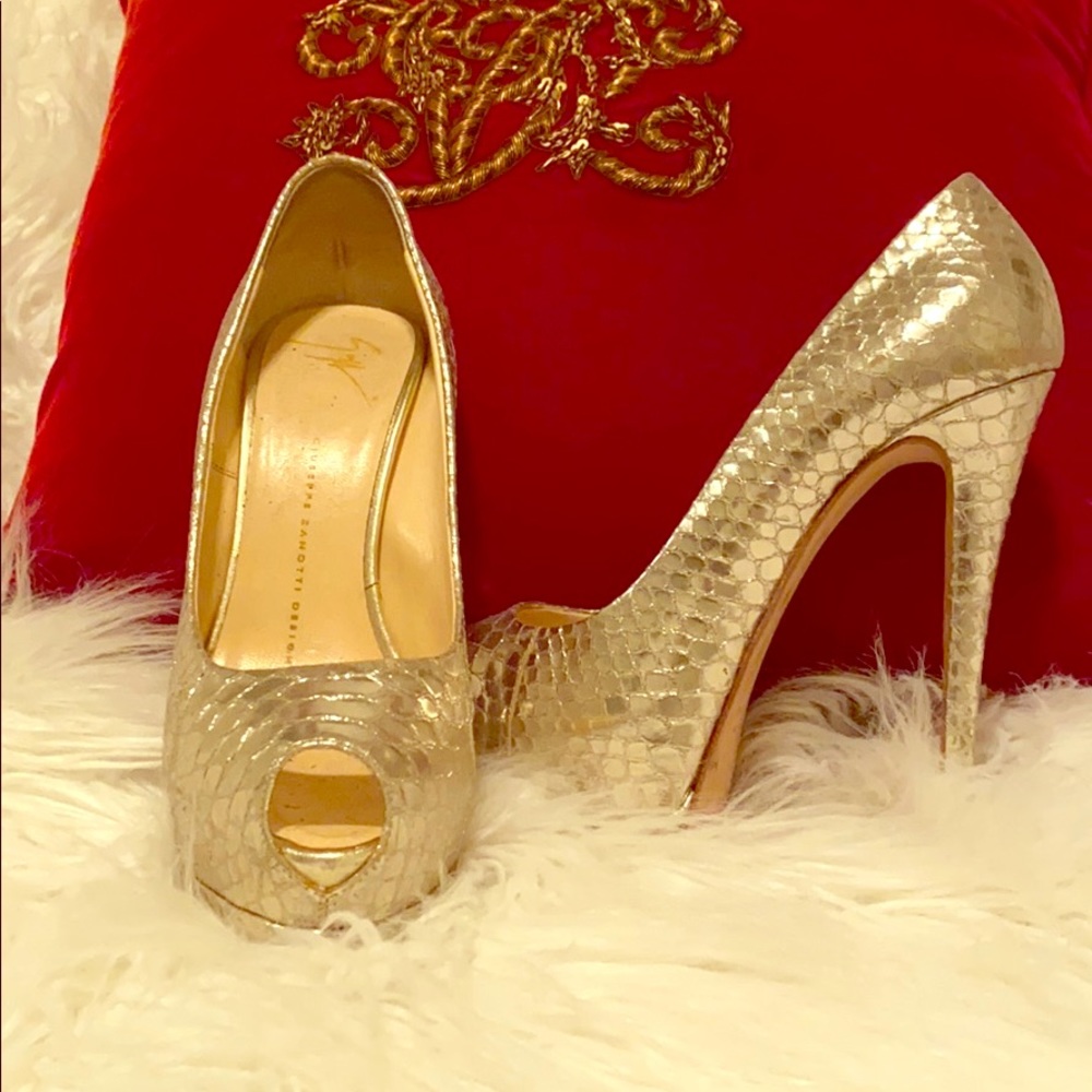 Giuseppe zanontti gold sneak-skin pump